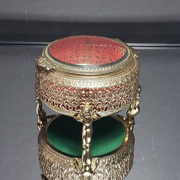 Hollywood Regency Ormolu Filigree Cherub Glass Lidded Vanity Box (Vintage) - Picture 7 of 10